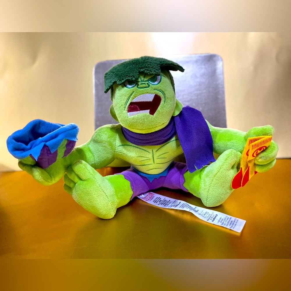 MARVEL HULK DISNEY STORE HULK HOLIDAY COLLECTORS EDITION PLUSH 8.5” SITTING